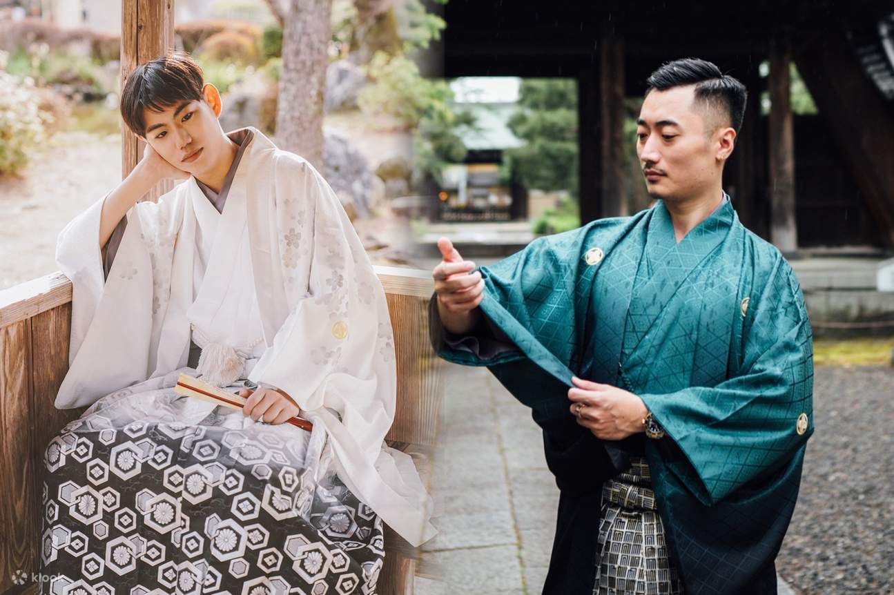 Men's Montsuki Hakama Kimono: A type of men's formal wear, highly aesthetic, and perfect for photo shoots when paired with a high-end Furisode for a couple's look.