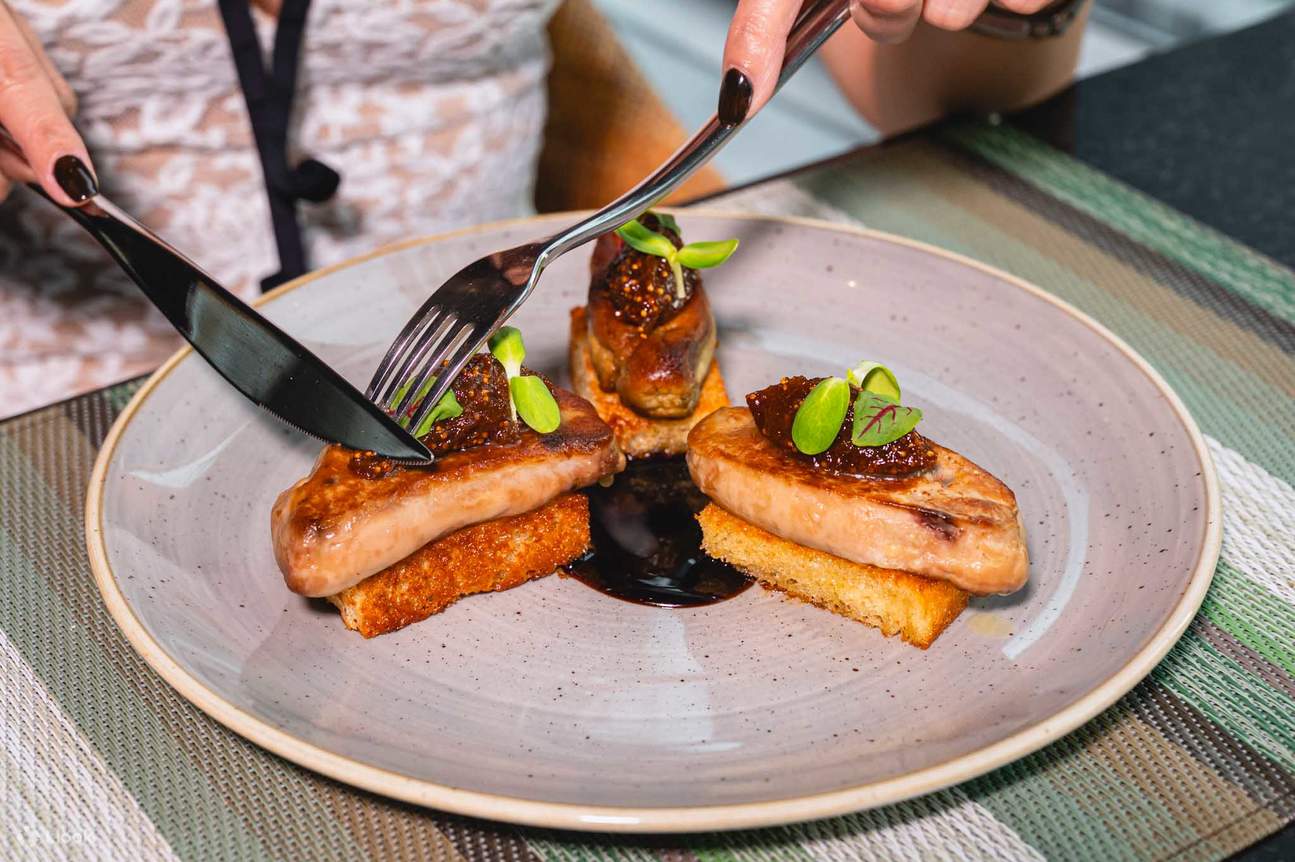 Ресторан и бар на крыше Up & Above в отеле The Okura Prestige Bangkok