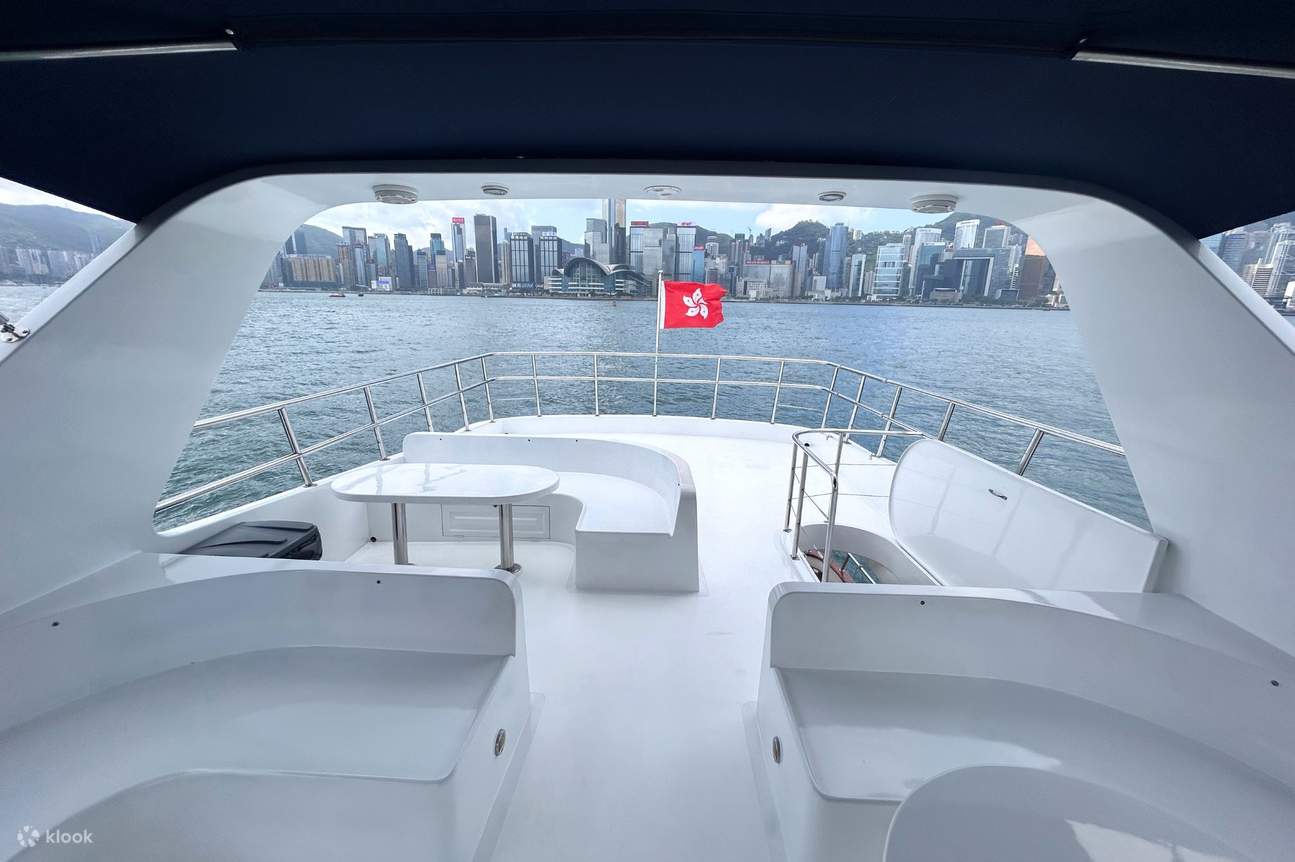 판타지 스타 체이서 빅토리아 하버 야경 크루즈 (무제한 스낵과 음료 + 사진 촬영 포함)