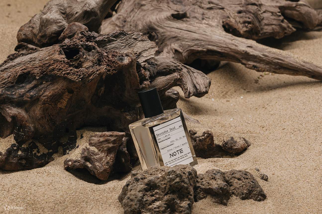 (Fertiges Parfüm) Erstellt anhand der Probe, mit dem Parfümnamen, dem Produktionsdatum und einem Etikett mit seinen einzigartigen Eigenschaften, alles vollständig. In der Fotozone können Sie Fotos wie unten gezeigt machen.