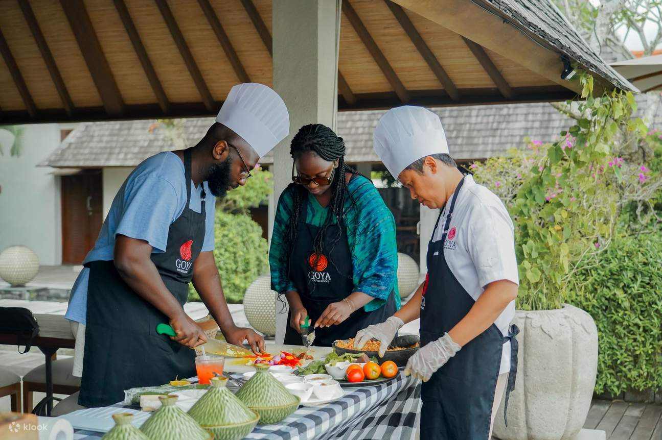 旅客学习如何烹调印尼料理