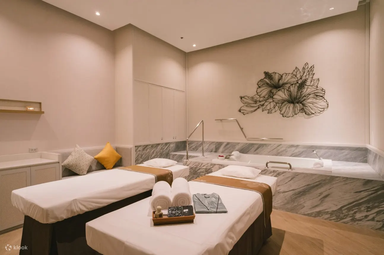曼谷素万那普万怡酒店的 Let's Relax 水疗中心