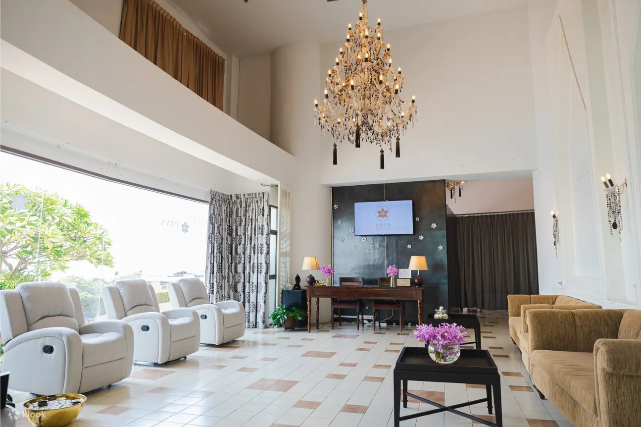 D Varee Jomtein Beach 酒店的 Deya 按摩