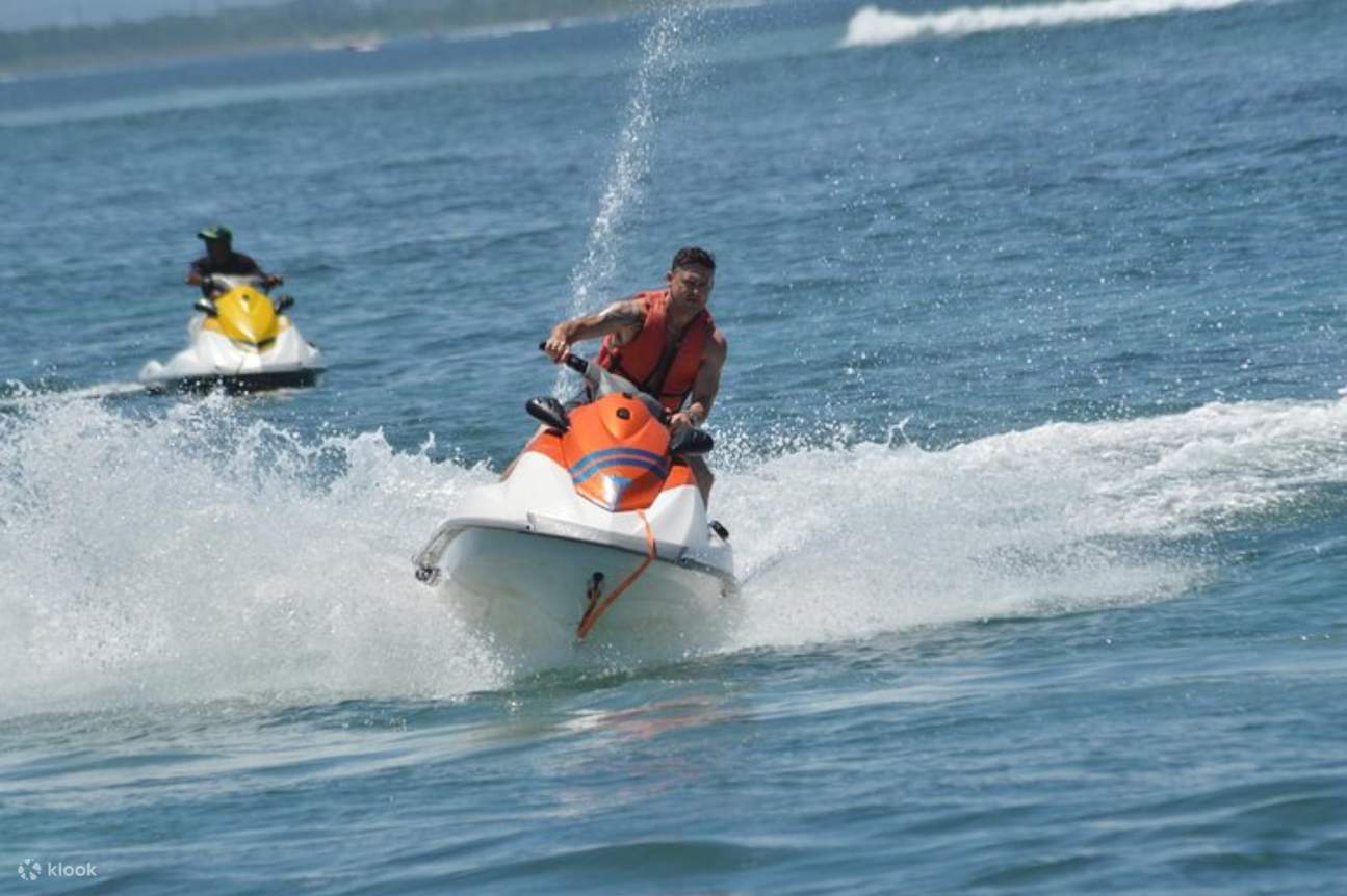 Bogmalo: Rasante Fahrt auf dem Jet Ski