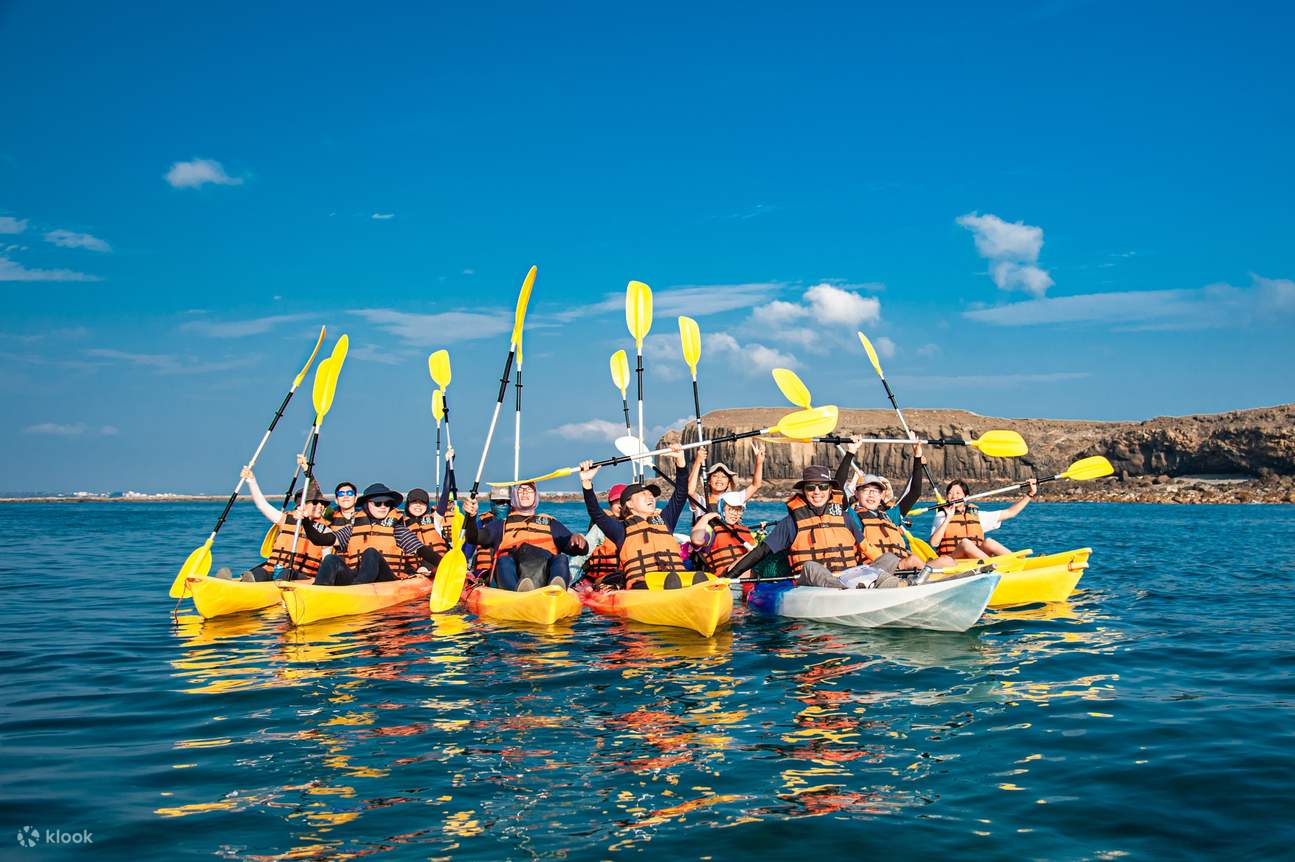Kayak al tramonto sull'isola di Siaomen a Penghu