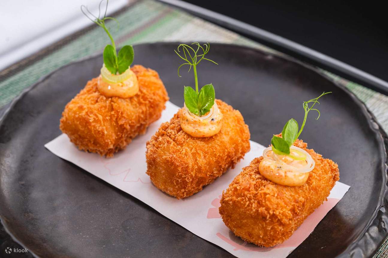 Ресторан и бар на крыше Up & Above в отеле The Okura Prestige Bangkok