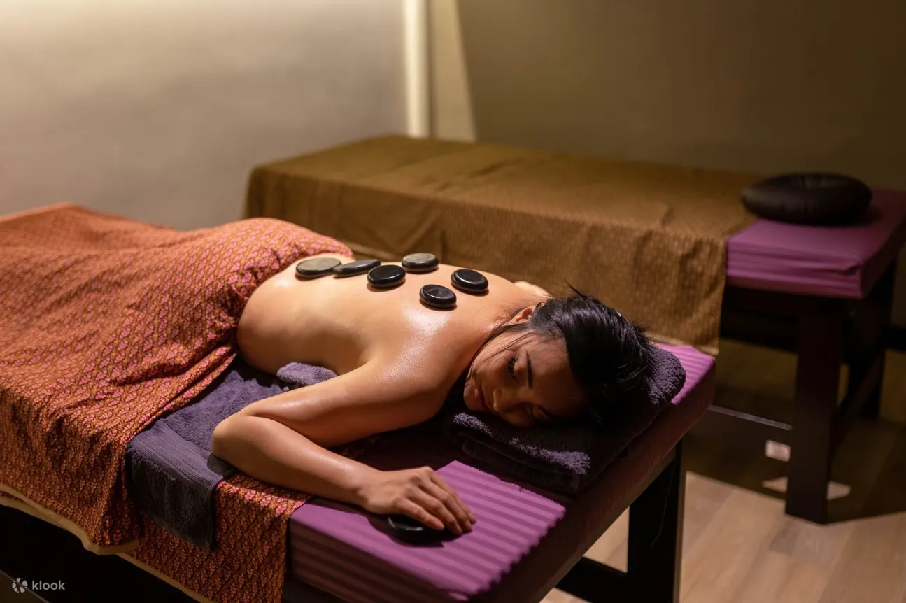 位于暹罗广场 Soi 5 的 Nikko Thai Massage Signature