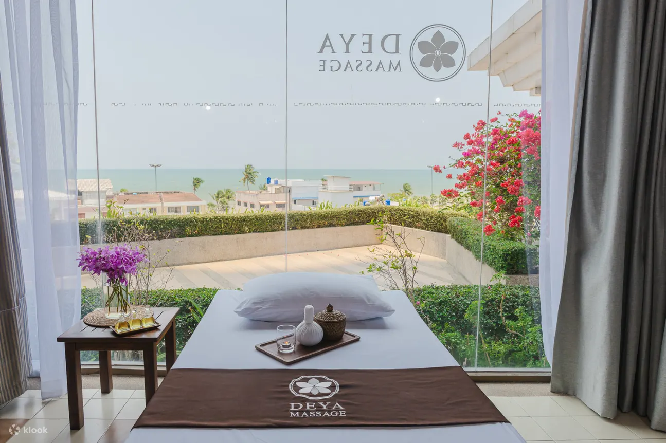 D Varee Jomtein Beach 酒店的 Deya 按摩