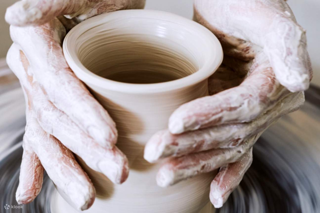 Construcción manual y torneado de cerámica