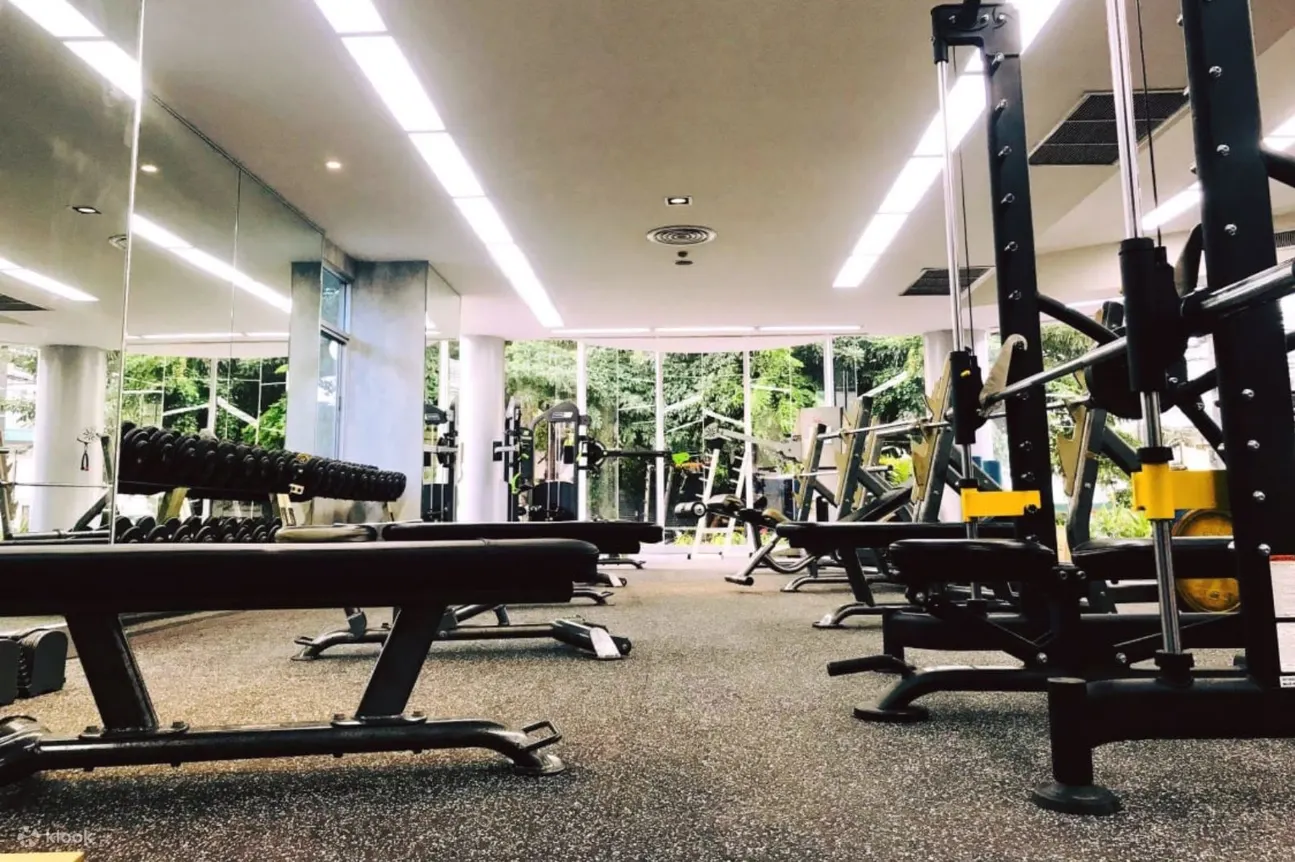 Leader Performance and Wellness Bangkok 的自由重量训练