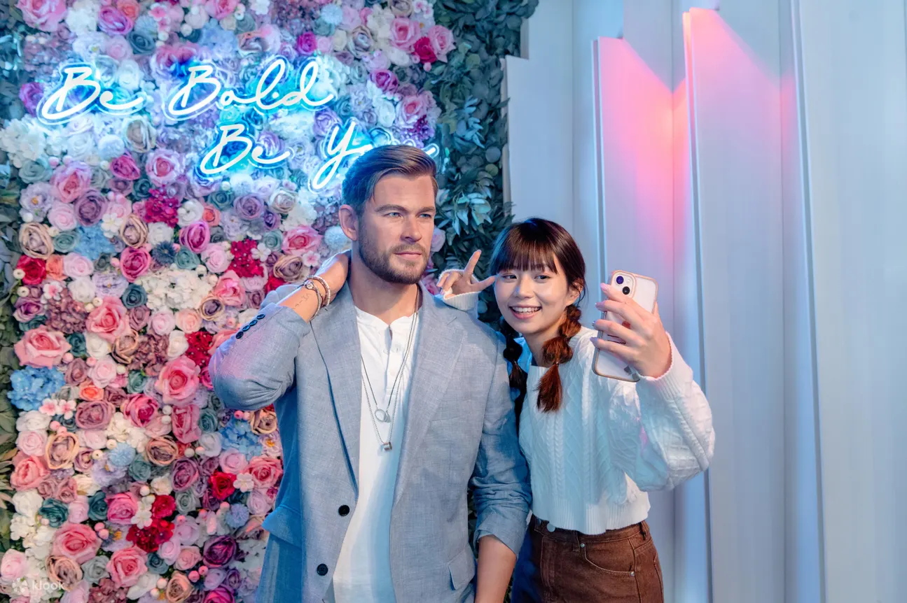 Chris Hemsworth photo opportunity