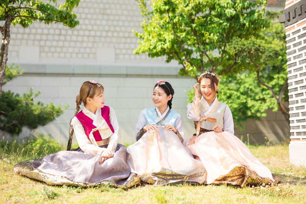Penyewaan Seohwa Hanbok di Gyeongbokgung
