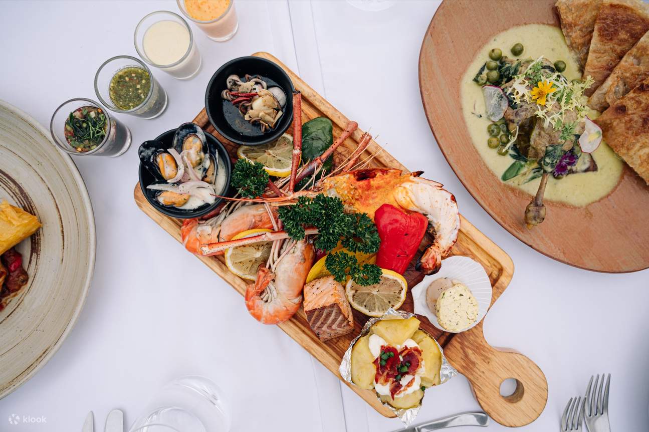 Sopra Riva al Riva Arun Rooftop Dining con vista sul fiume