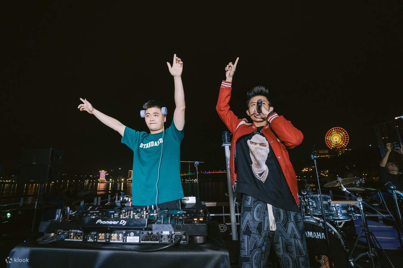 遊輪上的 DJ 派對