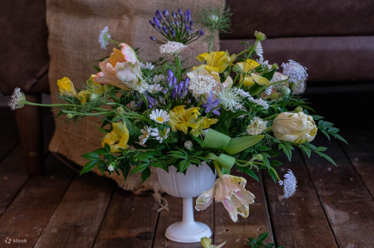 Unlock Your Creativity with Florantiques A HandsOn Flower Arrangement