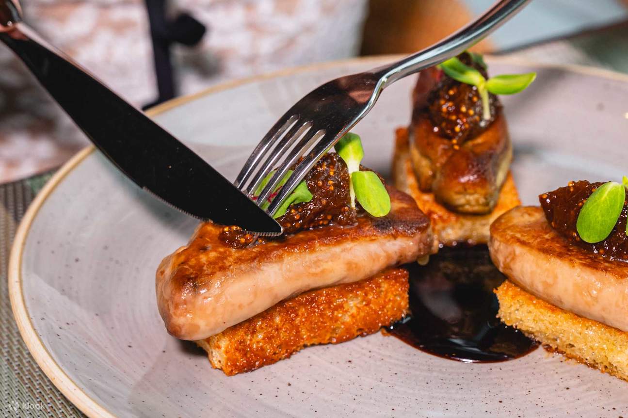 Nhà hàng Up & Above và Rooftop Bar tại The Okura Prestige Bangkok