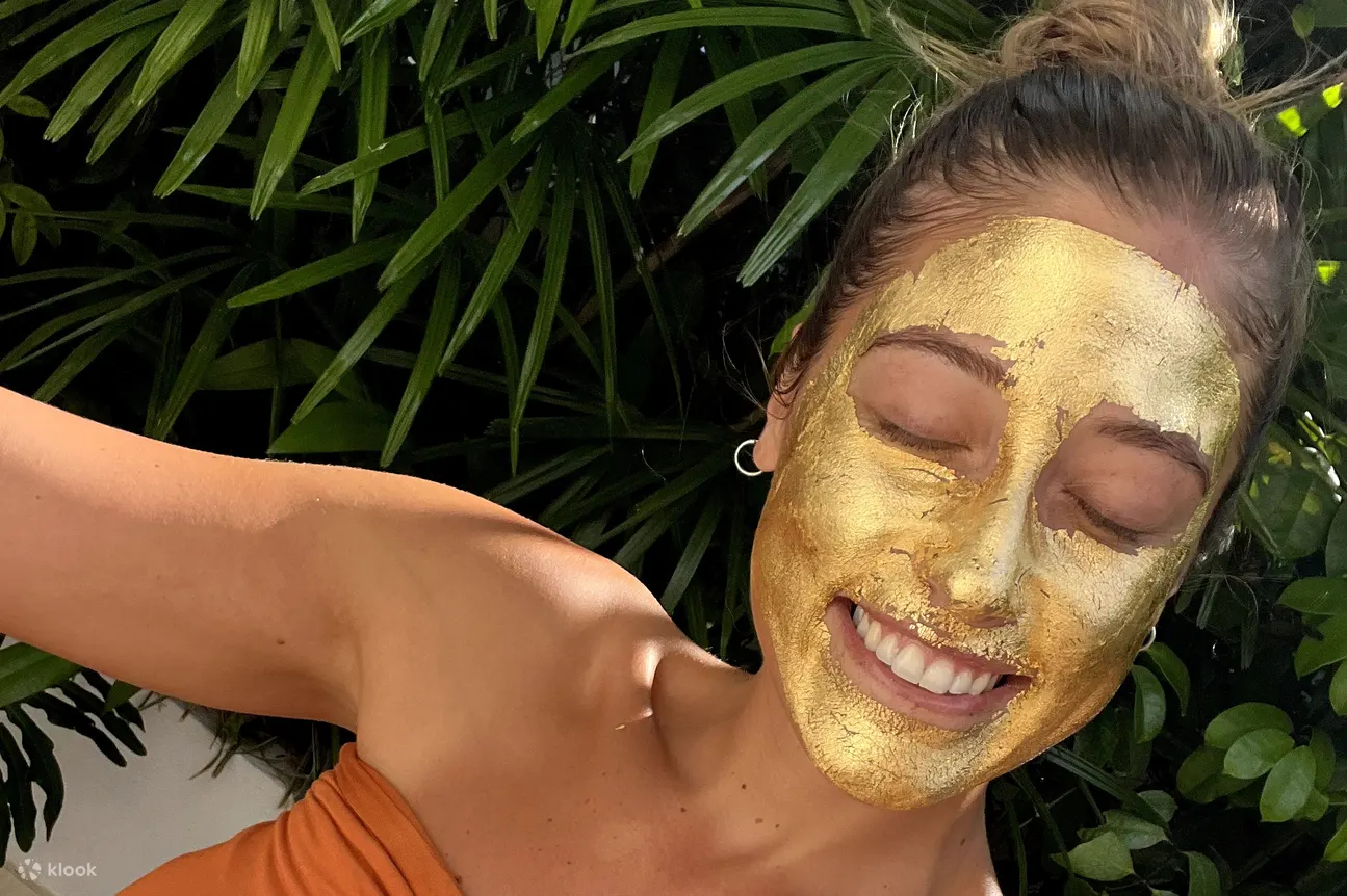 巴厘岛 Goldust Beauty Lounge 的黄金面部护理