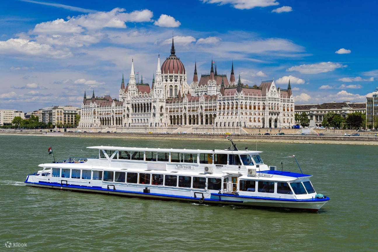 lunch and cruise on danube river
