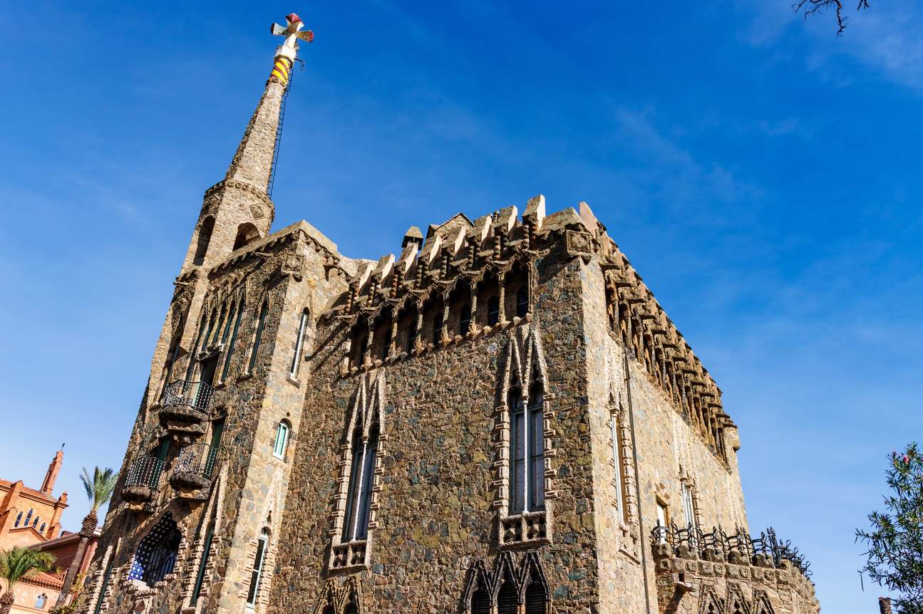 Barcelona’s Contrasts: Discover the City’s History through its Uniqu 