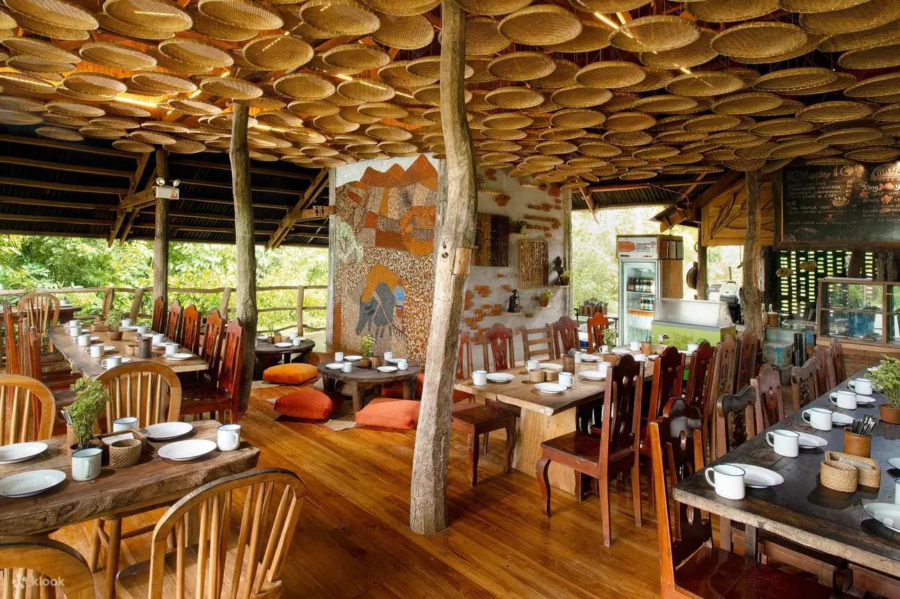 dinning area in south palms resort