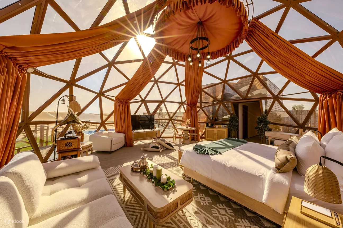 迪拜 Al Marmoom Domes 沙漠豪华露营与用餐体验