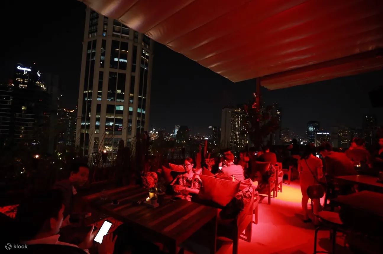 EmQuartier 的 Flamenco Sky Bar & Lounge 拉丁主题屋顶体验