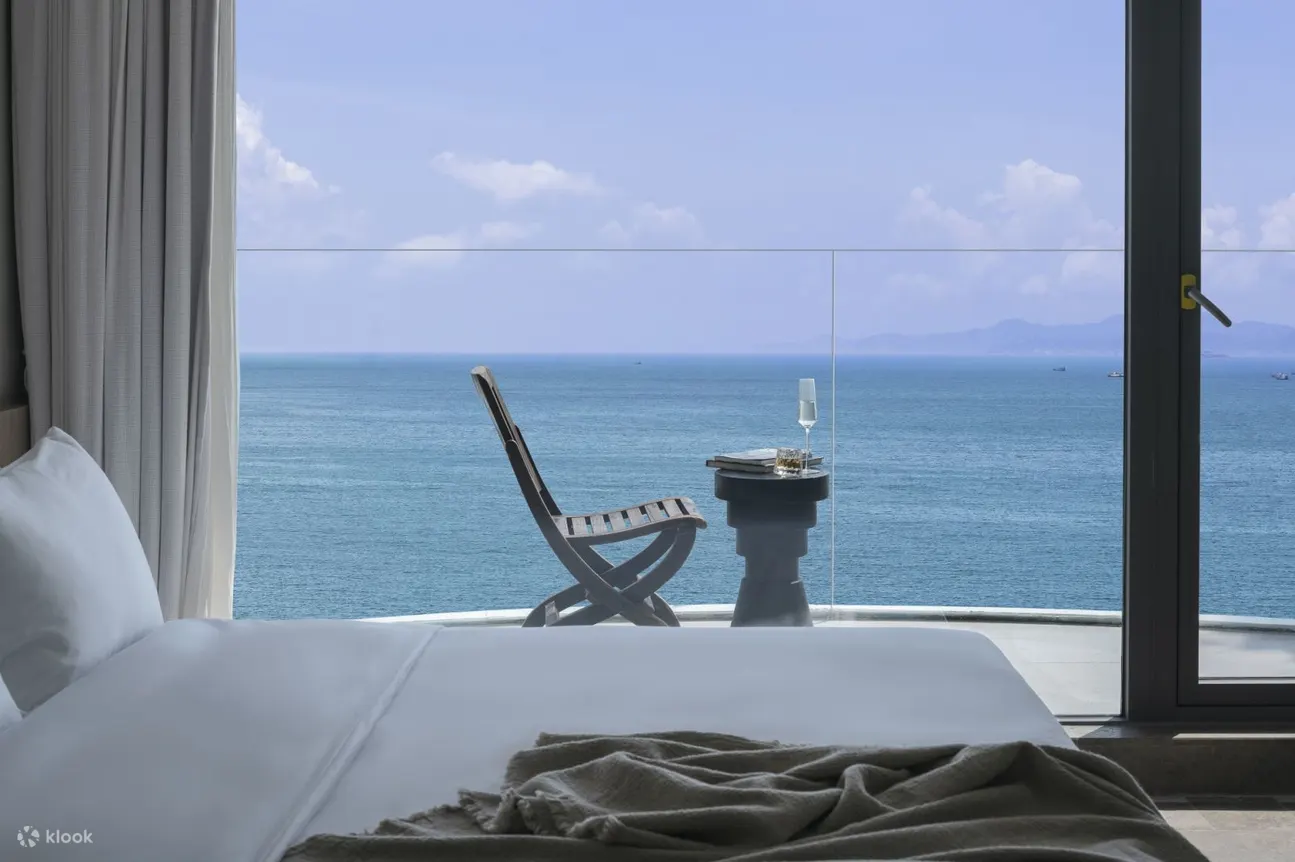  碧羽海景阳台大床房