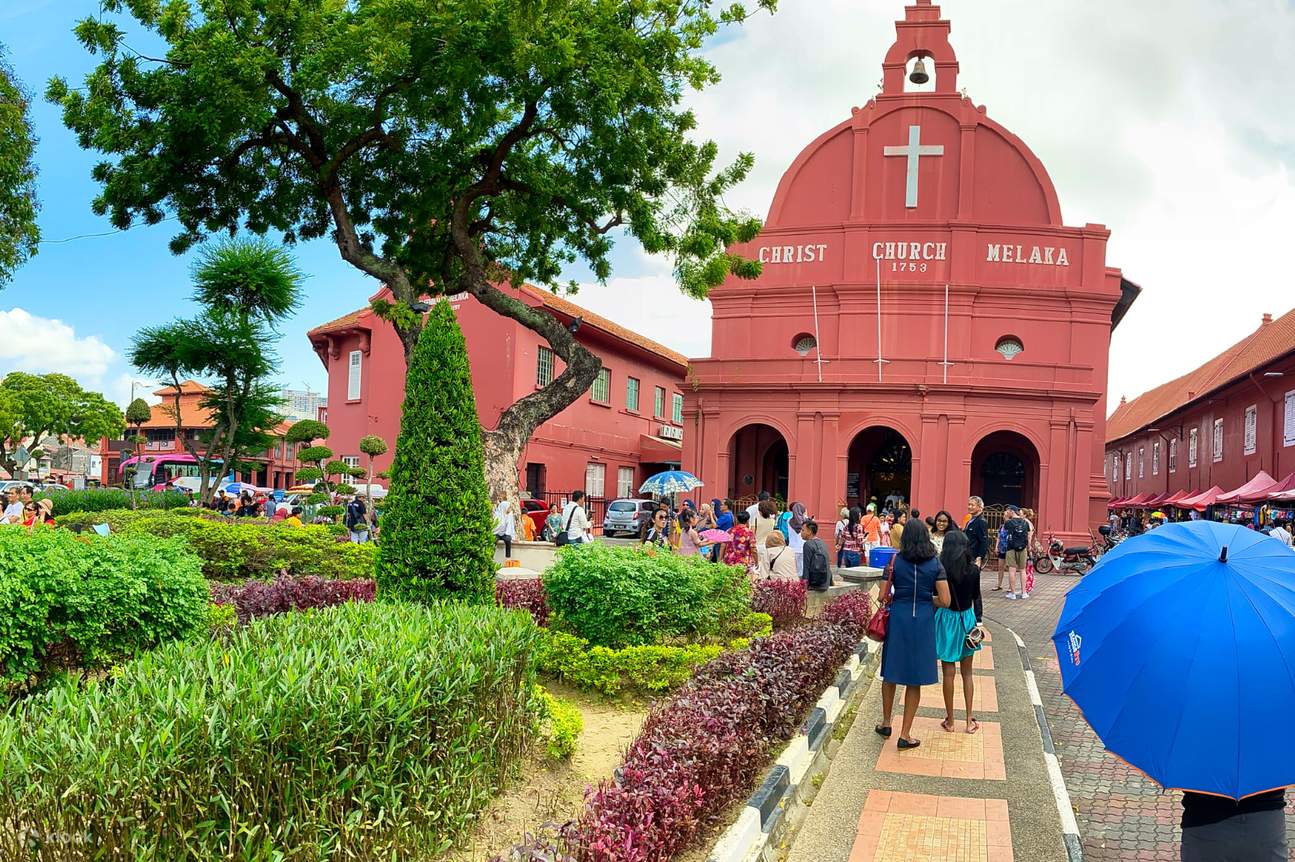 ที่ Red Square **มะละกา** (Red Square Melaka) สำรวจ Christ Church, The Stadthuys, เพลิดเพลินกับอาหารริมทาง และชื่นชมสถาปัตยกรรมที่มีชีวิตชีวา!