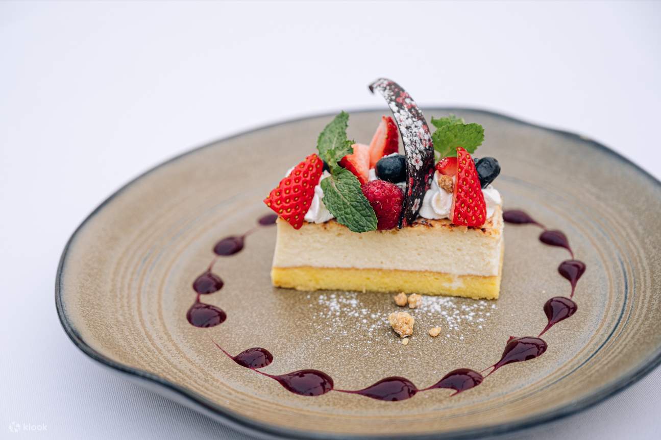 Sopra Riva al Riva Arun Rooftop Dining con vista sul fiume