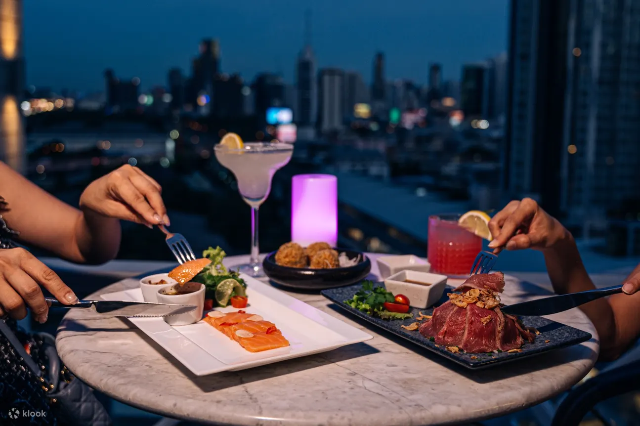 曼谷阿卡拉酒店 Barracuda 屋顶酒吧屋顶无限畅饮之夜