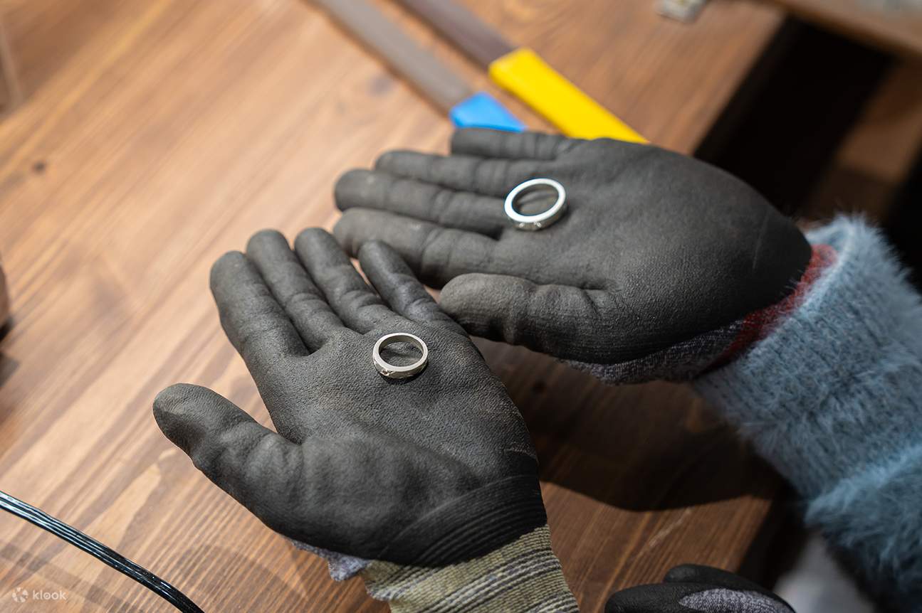 제가 아름답게 완성한 반지의 사진입니다.