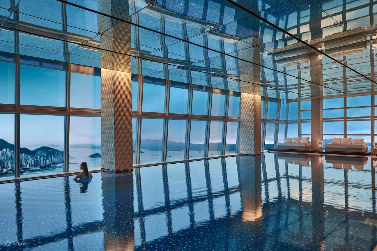 香港丽思卡尔顿水疗中心游泳池