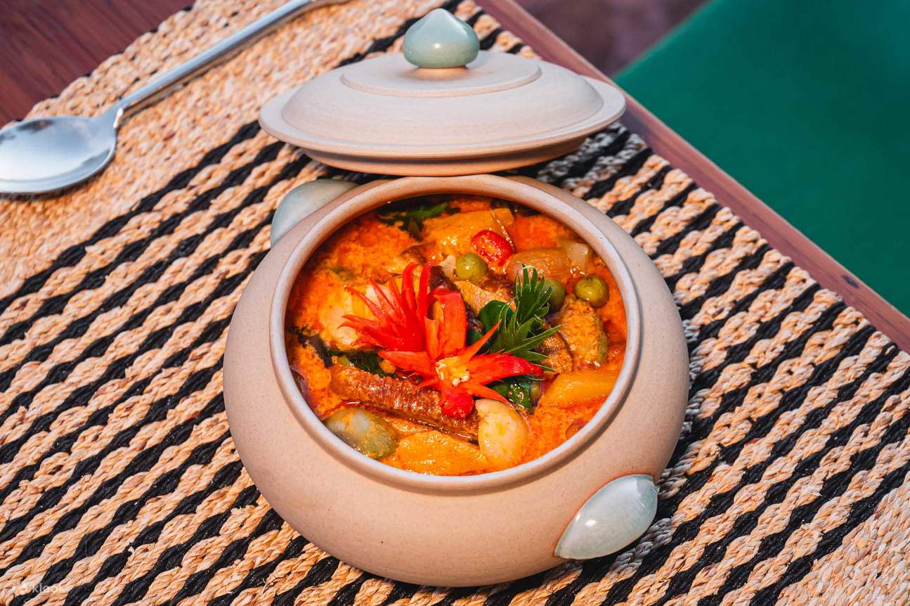 チャクラボンセ・ヴィラズ・リバーサイド・タイ・ダイニング