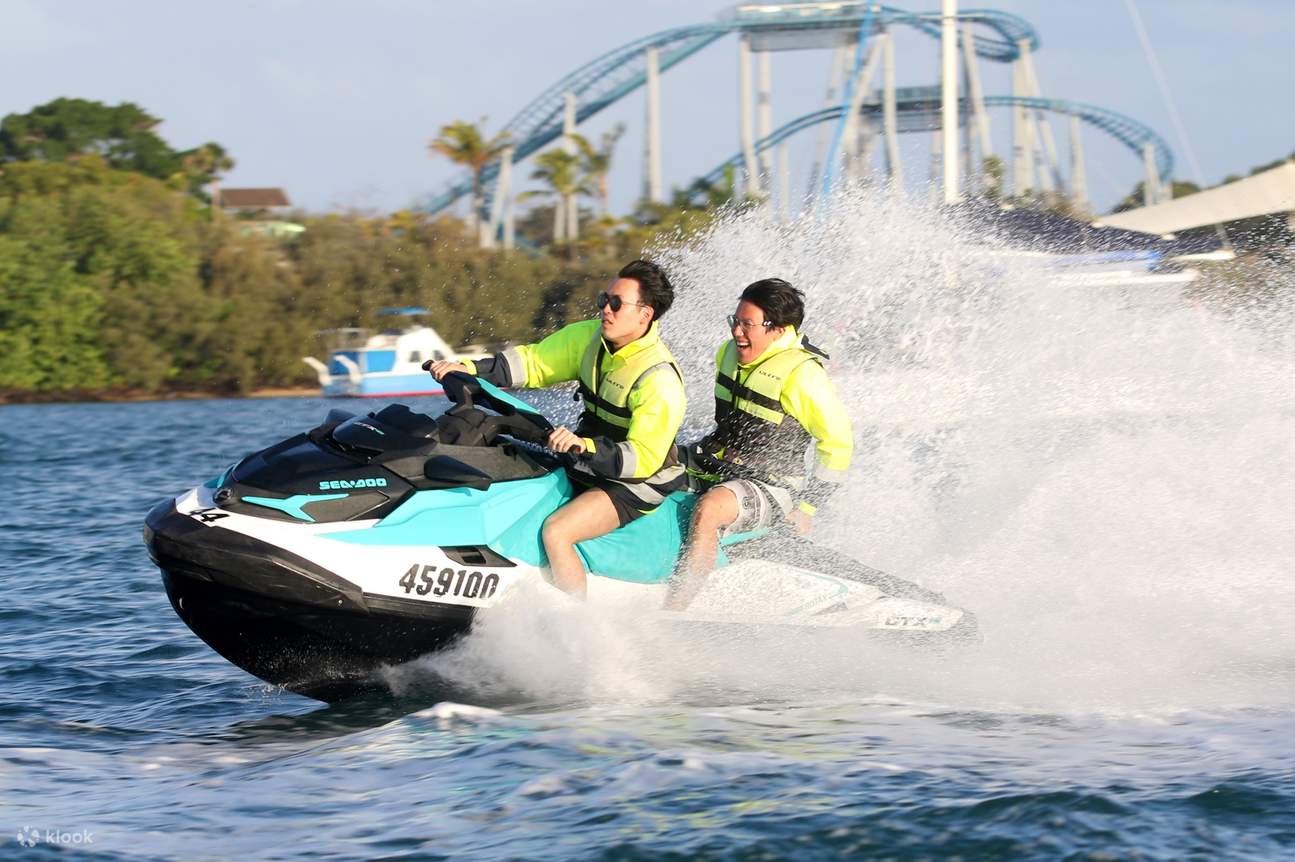moto acuática con amigos