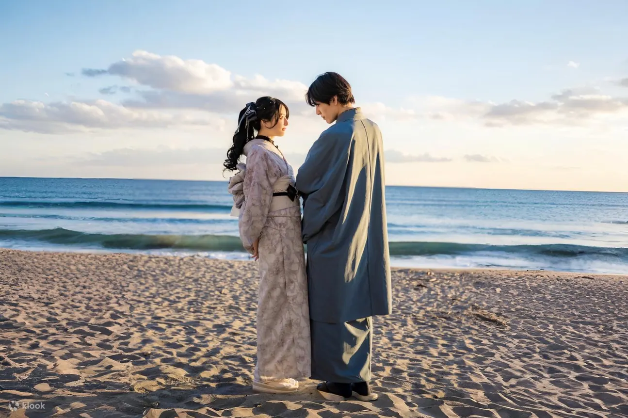 [情侣套票] 适合与朋友或情侣一同穿著和服，在镰仓漫步。这里有许多日式传统建筑和纪念品店。让我们一起拍下许多迷人的照片，沉浸在历史氛围中。