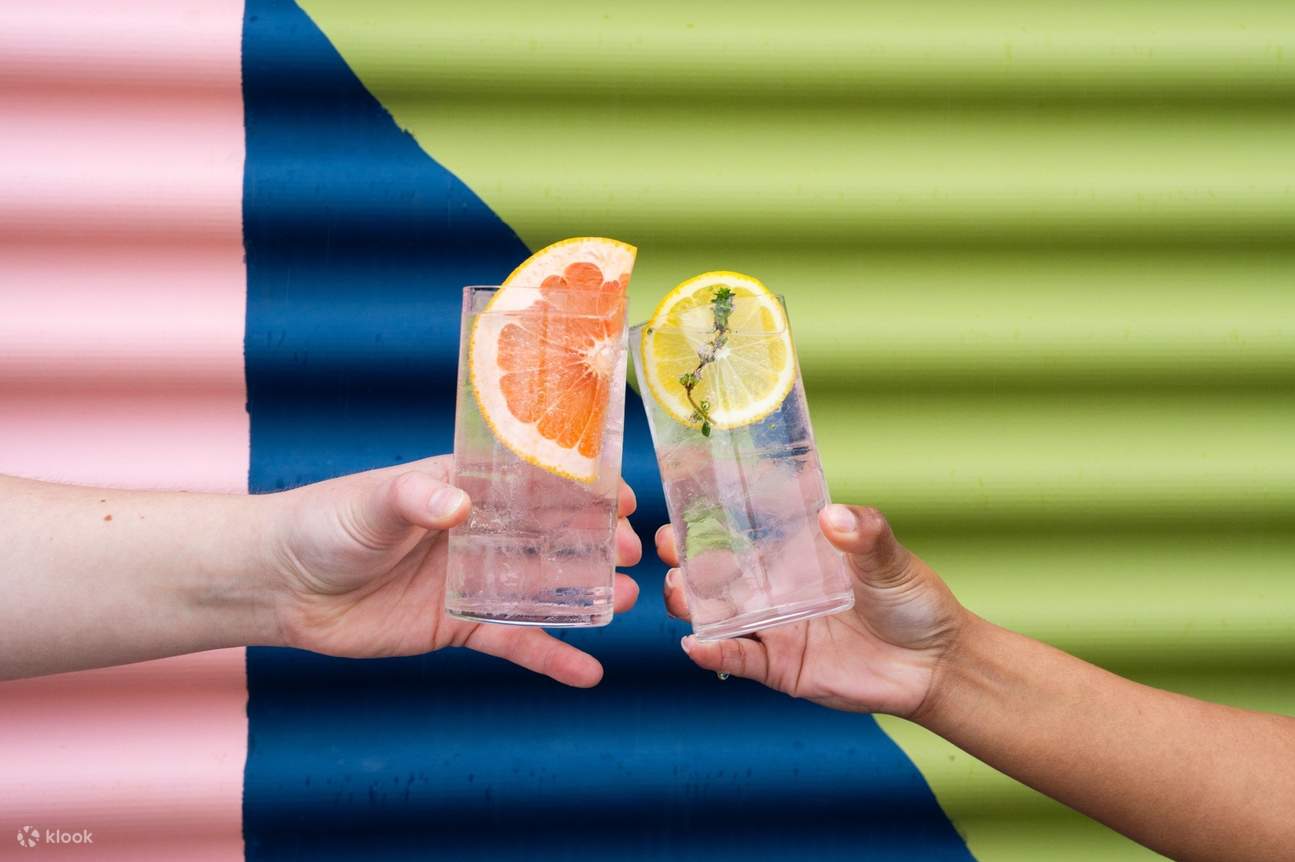 在Never Never畅饮美味的优质金汤力，干杯！