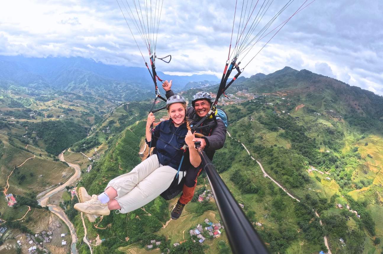 All smiles after landing in the valley – unforgettable memories guaranteed