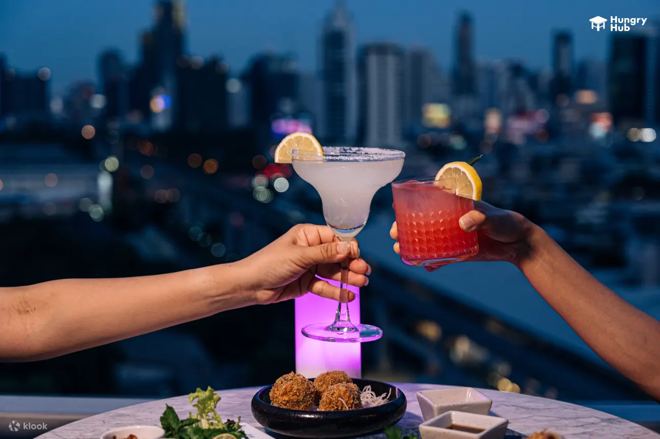 曼谷阿卡拉酒店 Barracuda 屋顶酒吧屋顶无限畅饮之夜