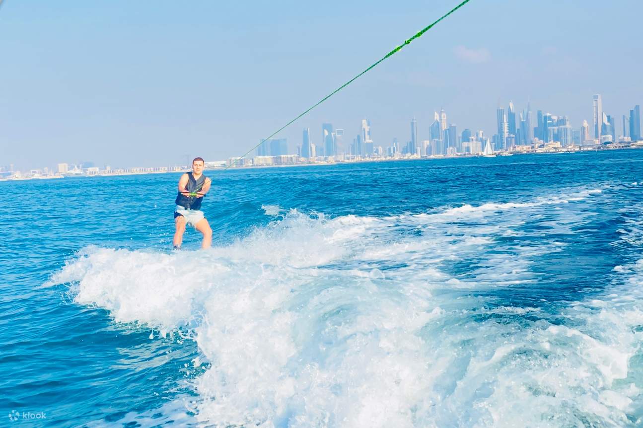 Pengalaman Wakeboarding di Dubai Klook Indonesia