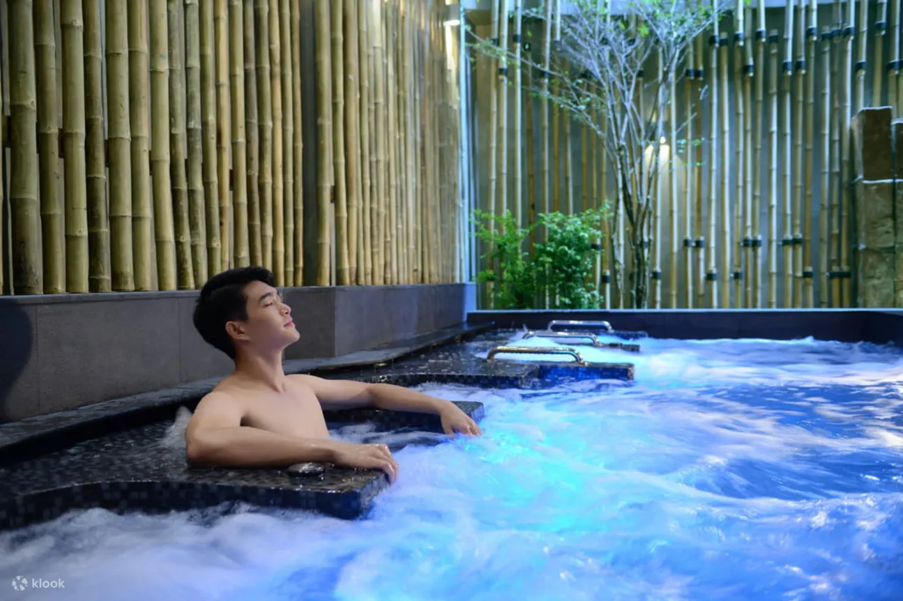 男人泡温泉