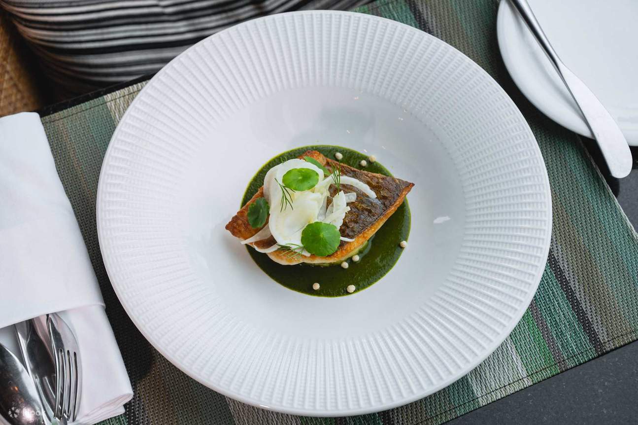 Ресторан и бар на крыше Up & Above в отеле The Okura Prestige Bangkok