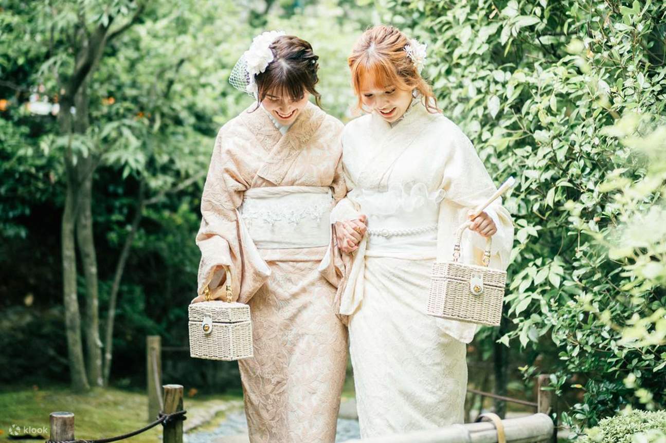 Kimono Renda Gaya Barat: Kimono gaya Barat menggabungkan elemen moden dan retro ala Barat untuk mencipta gaya Taisho baharu, yang sangat popular pada masa kini.