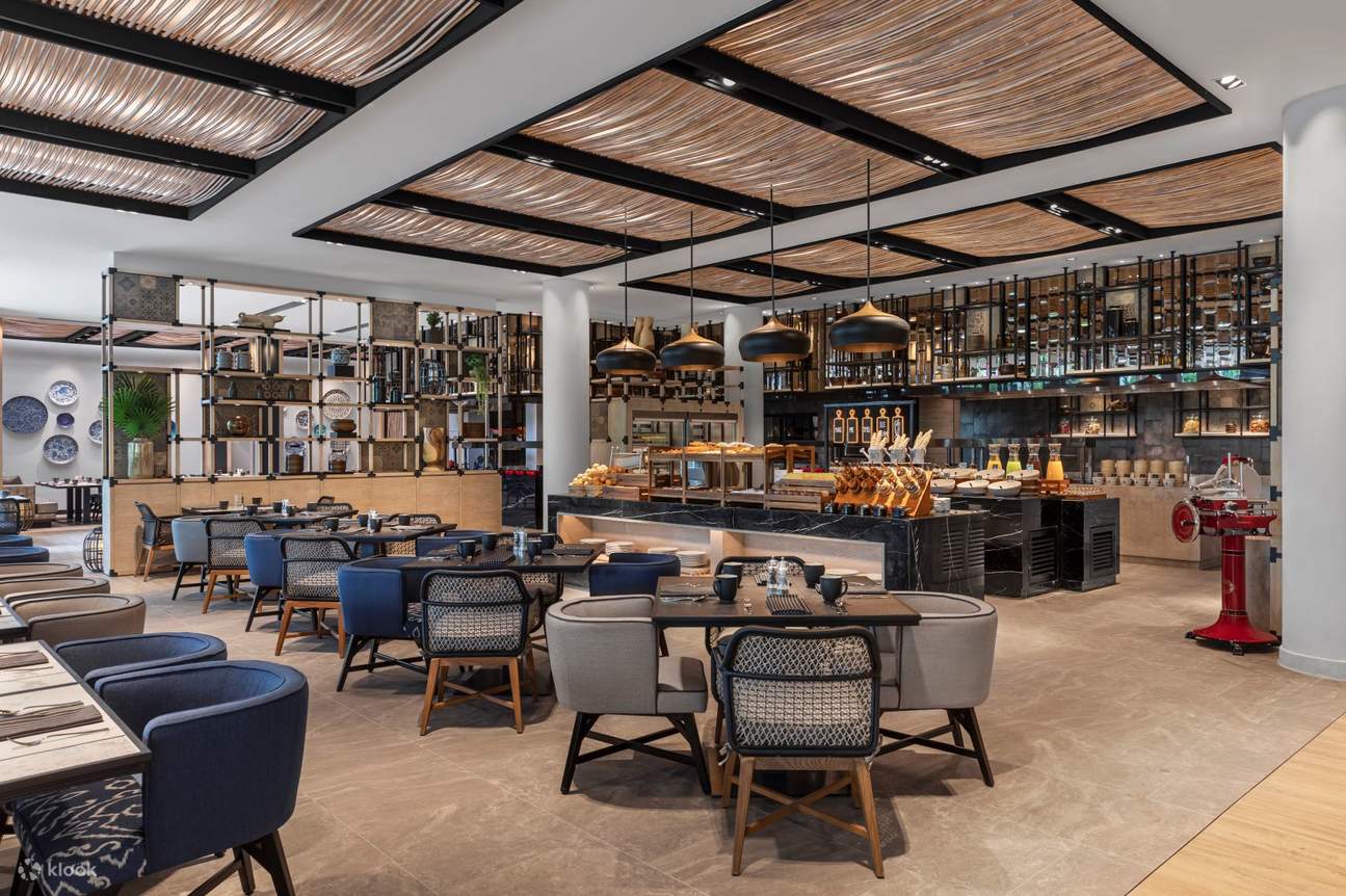 Chao Leh Kitchen в Four Points by Sheraton Phuket Patong Beach Resort