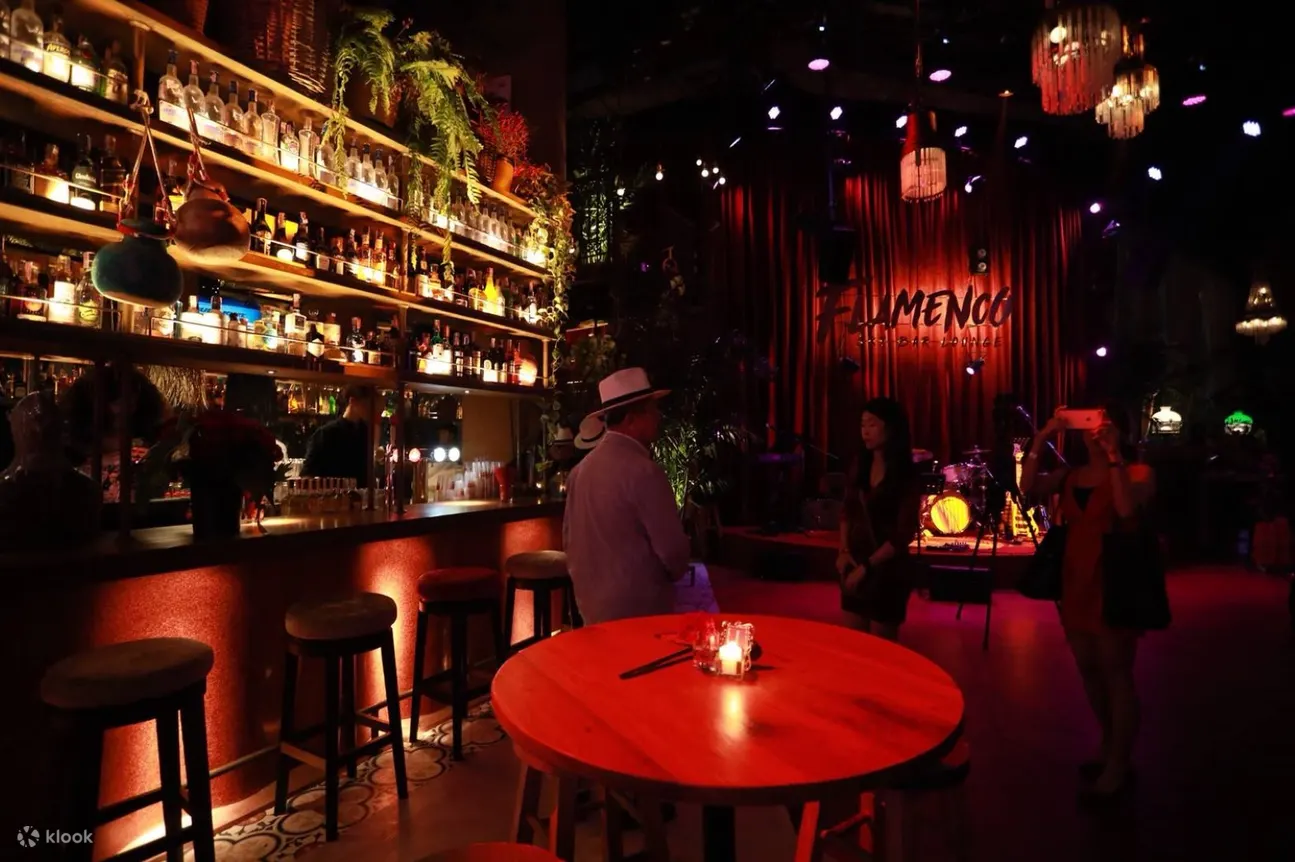 EmQuartier 的 Flamenco Sky Bar & Lounge 拉丁主题屋顶体验
