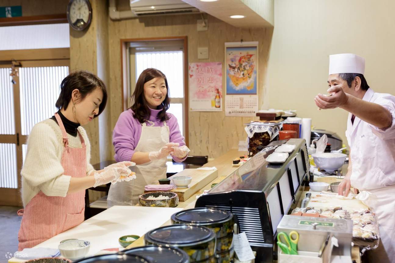 北海道渔港和寿司制作之旅