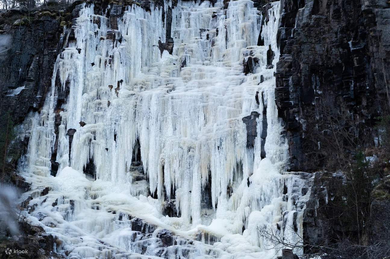 Pendakian Air Terjun Beku Kourouoma