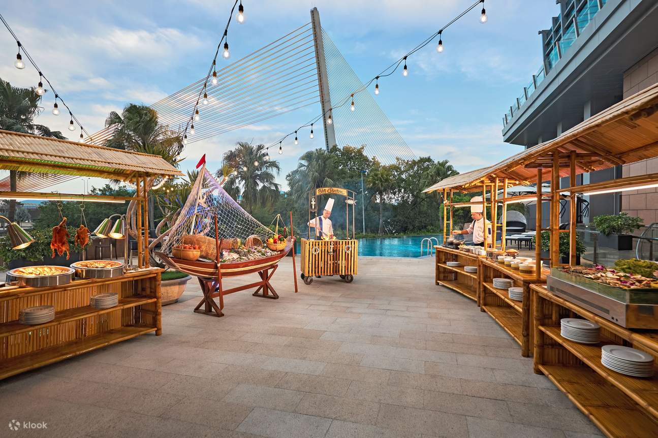 Bufet Makanan Laut BBQ Jumaat Di Grand Mercure Danang 