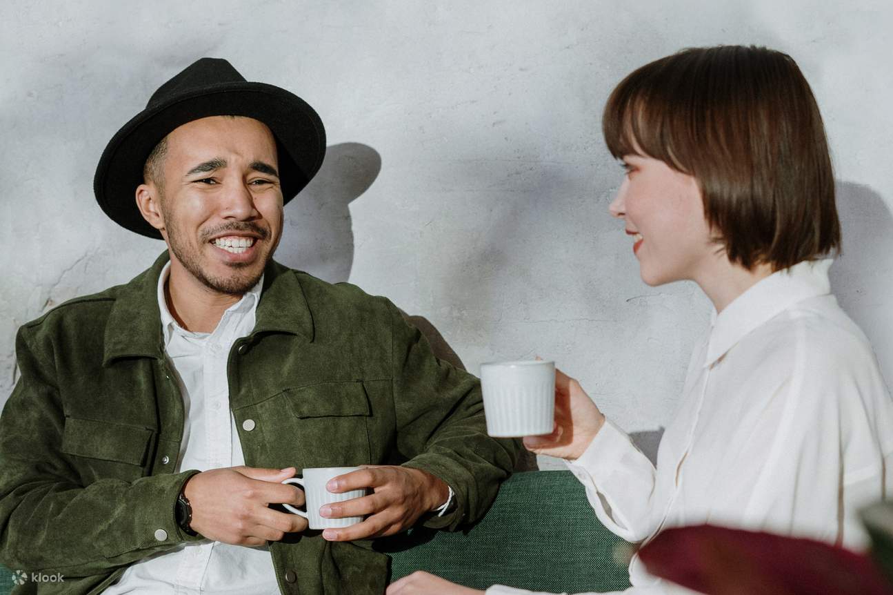 Chat with new friends in Singapore with a coffee