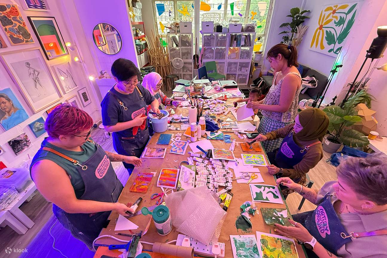 Gunakan potongan kertas, tekstur, dan majalah