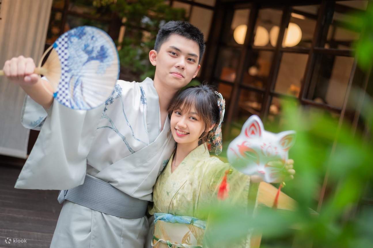 มีบริการถ่ายภาพคู่รักและถ่ายภาพครอบครัวด้วย